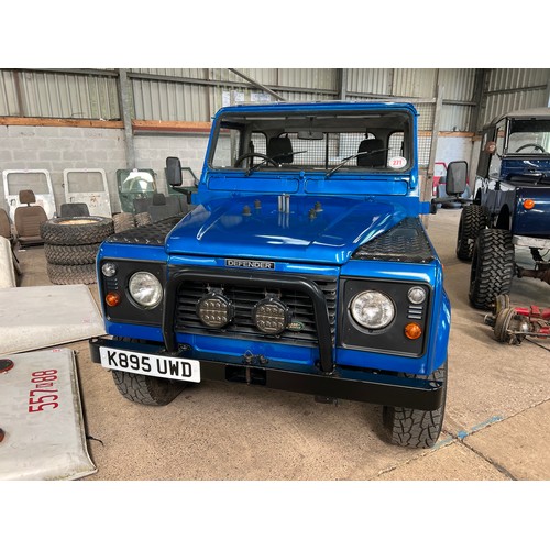 271 - Land Rover Defender 130 tipper 200TDI. 1992. Runs and drives. 12 Months MOT with no advisories, 1500... 