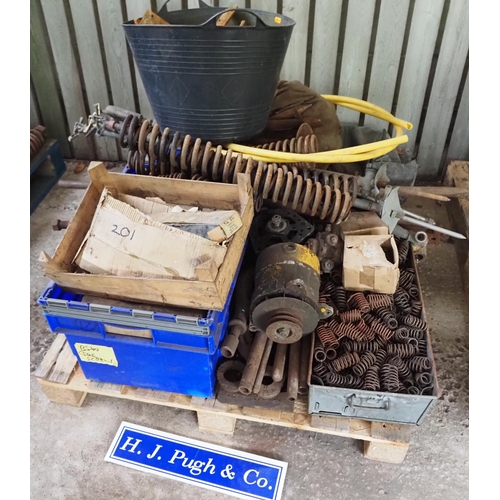 201 - Springs, motors and other crawler spares