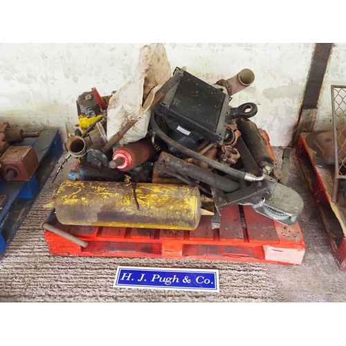 214 - Tank, rams, radiator and other spares