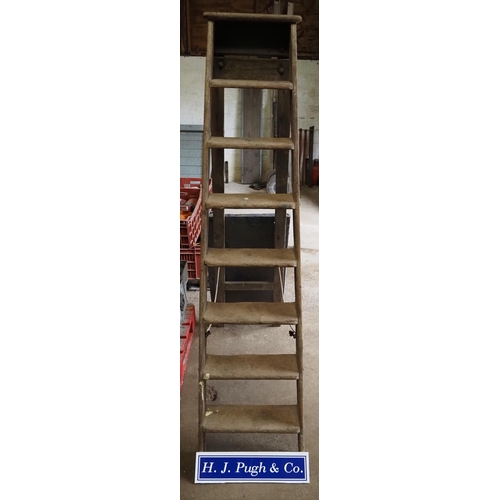 30 - Wooden step ladder