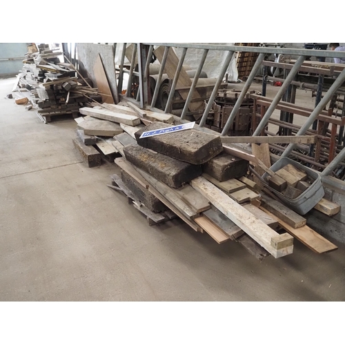 320 - 5 Pallets of reclaimed and other timber