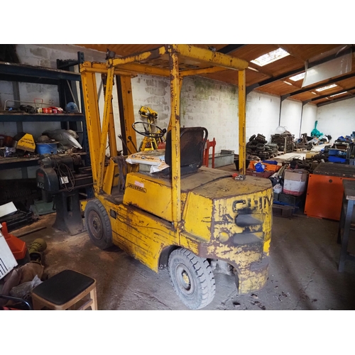 401 - Universal Climax forklift. Runs, brakes need attention