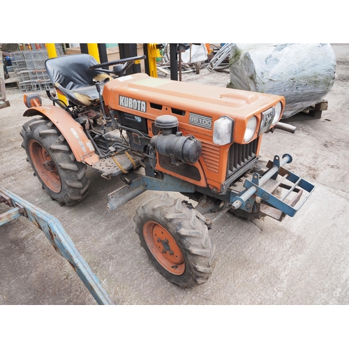 403 - Kubota B6100 4wd compact tractor and loader. Runs, 3090 hours. Reg. NCW 470X