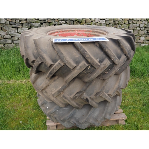 431 - Tractor wheels and tyres 16.9/14-30