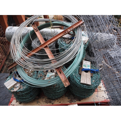 521 - Various barbed wire and stock wire