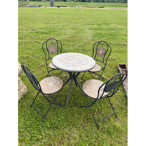 785 - Garden table and set of 4 chairs