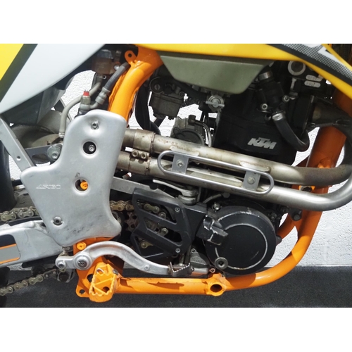 862 - KTM 620 motocross bike, 1996.
Engine turns over