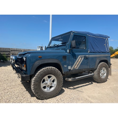 167 - Land Rover Defender 90 TDI. 2.5 litre. Soft top. Runs and drives. 10 months MOT. 159260 miles. Reg. ... 