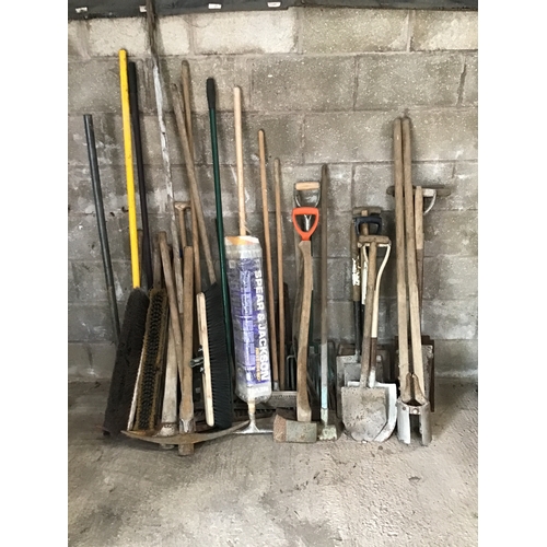 380B - Quantity of hand tools