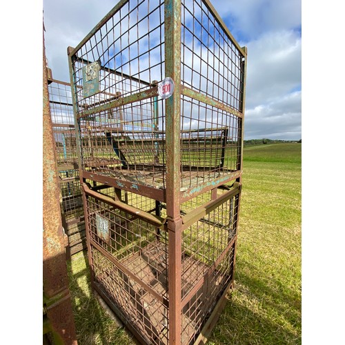 501 - Metal stillages - 2