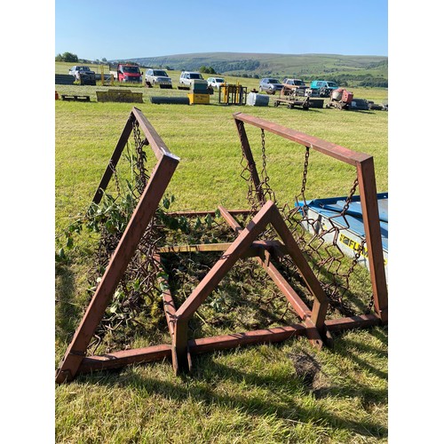 496 - Folding chain harrows