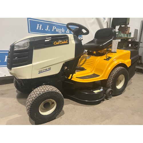 520 - Cub Cadet CC 714TE ride on lawn mower. Runs and rides. Very little use. Deceased estate. New battery... 