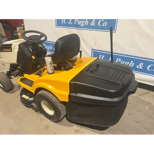 520 - Cub Cadet CC 714TE ride on lawn mower. Runs and rides. Very little use. Deceased estate. New battery... 