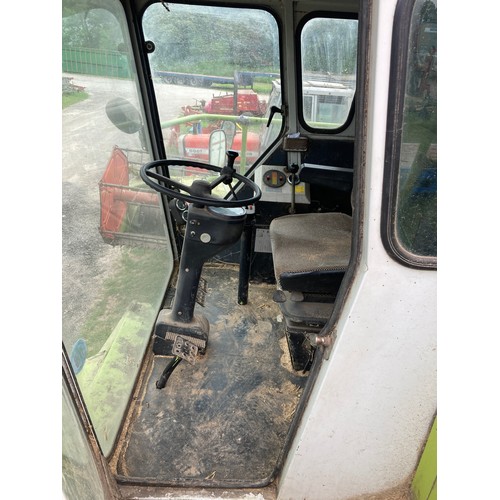 1750 - Class Dominator 76 combine complete with header. Runs and drives. 3629 hours. Reg. B392 YKM. V5 and ... 