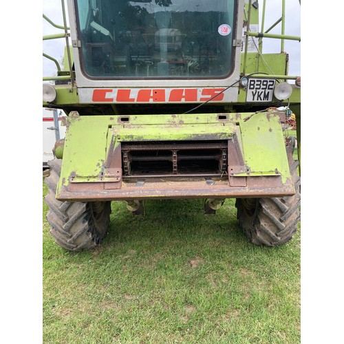 1750 - Class Dominator 76 combine complete with header. Runs and drives. 3629 hours. Reg. B392 YKM. V5 and ... 