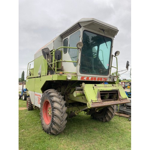 1750 - Class Dominator 76 combine complete with header. Runs and drives. 3629 hours. Reg. B392 YKM. V5 and ... 