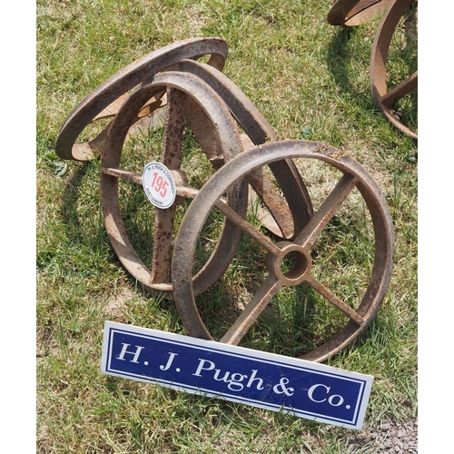 195 - Cast iron wheels - 4