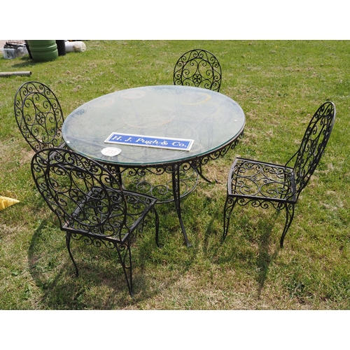 233 - 4 Garden chairs and round glass top table