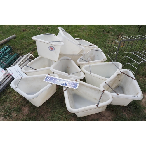 236 - Quantity of plastic horse feeders