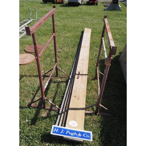 303 - 2 Trestles and 4 planks