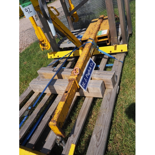 327 - Pallet fork crane