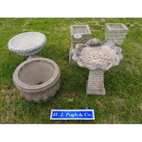 71 - Selection of urns and planters