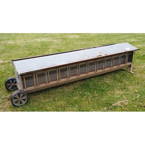 1523 - Creep feeder on wheels 8ft