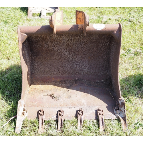 1730 - Digger bucket 3ft