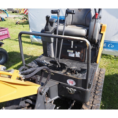 1742 - Case CX18C Mini digger. 2017. Runs and drives, expandable undercarriage and spare bucket. Key in off... 