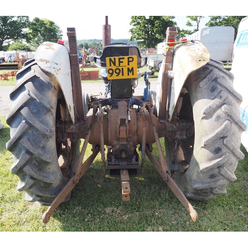 1922 - Ford 4000 tractor fitted with pick up hitch. 1974. Runs and drives. Reg. NFP 991M. Manual, V5 and ke... 