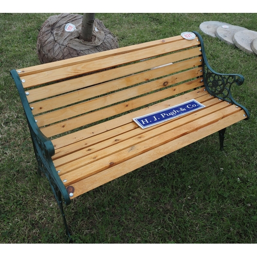 831 - Garden bench