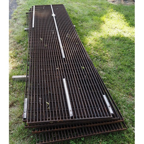 1855 - Metal grating 11ft - 5