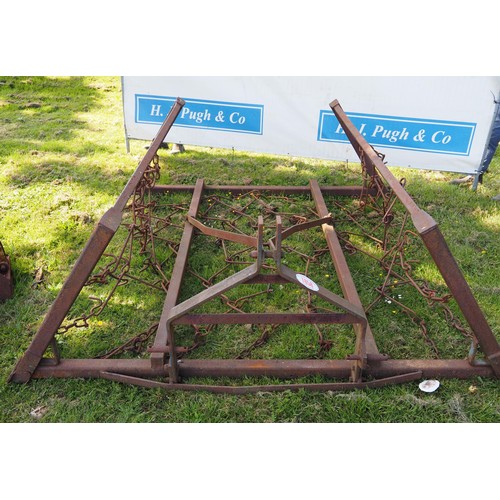 1858 - Folding chain harrows 12ft