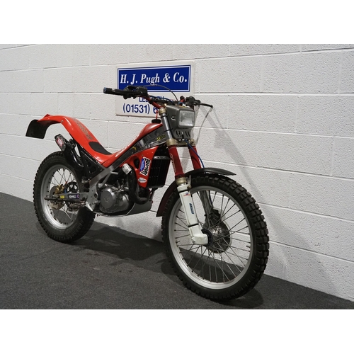 828 - Gas Gas trials motorcycle, 327cc
Frame no. VTR GG 1093 32930327.
Runs and rides. No docs.