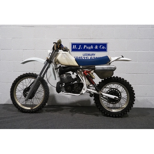 929 - Husqvarna WR250 motocross project, 1984, 250cc
Frame no. VOO7570
Engine no. 6256 8689
Good project w... 
