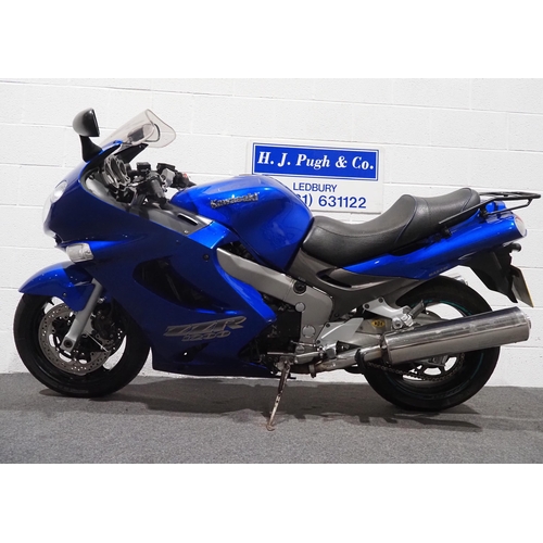 945 - Kawasaki ZZR1200 motorcycle, 2002, 1164cc
Runs and rides, has been off the road for a few years but ... 