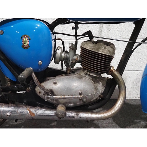 951 - BSA Bantam D7 motorcycle, 1961, 175cc
Frame number. D727529
Engine no. ED7B22323
Engine turns over.
... 