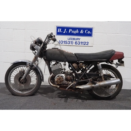 834 - Kawasaki S3F motorcycle project, 400cc
Frame no. S3F11437
Engine no. 83E05074
From a deceased estate... 