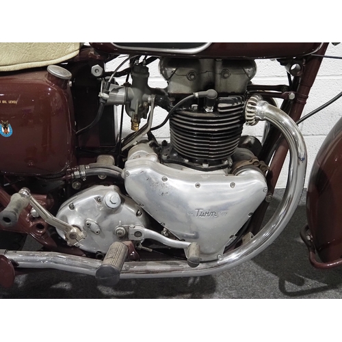914 - Ariel Huntmaster motorcycle, 1957, 650cc
Frame no. 3190
Engine no. CNLF 5470
Engine turns over.
Reg.... 