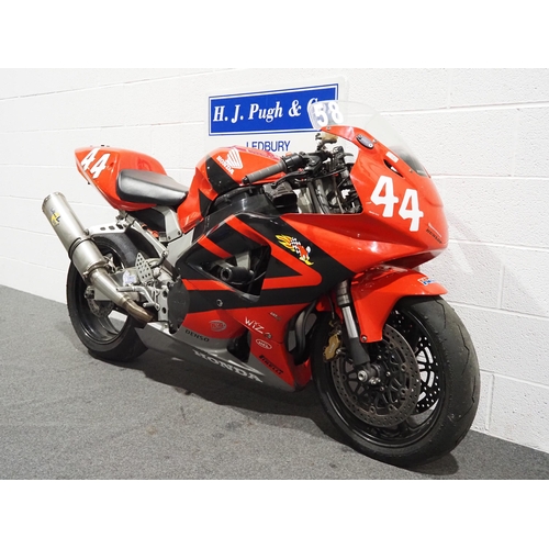 920 - Honda CBR900 RR motorcycle, 2000, 929cc
Track day bike, runs and rides. Declared Cat C on 24/03/03.
... 