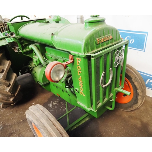 291 - Fordson Standard tractor. Perkins 4 cylinder diesel engine. New rear tyres. Runs. C/w pick up hitch.... 