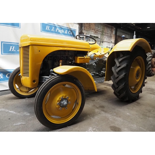 289 - Ferguson TEP Industrial tractor. New tyres. Designed as a highway tractor. Runs well