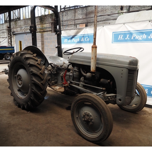 287 - Ferguson TEF diesel tractor fitted with rollbar. S/No. 363641. Runs well