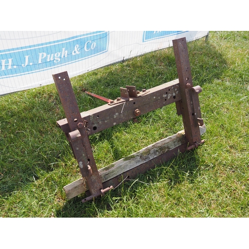 122 - Bale spike fitted with quicke brackets