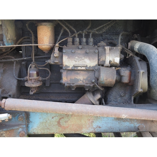 191 - Fordson Diesel Major tractor. Runs and drives. Good original tinwork. Fitted with loader brackets an... 