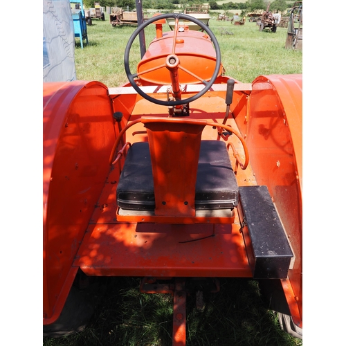 195 - Allis Chalmers model U tractor. 1939. Runs and drives. Older restoration. Good front tyres. Fitted w... 