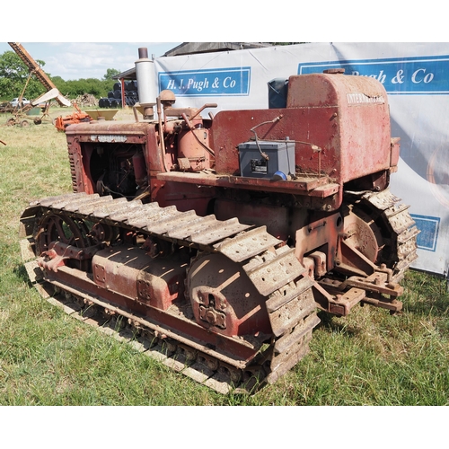 197 - International TD9 crawler. Runs and drives. S/n. B2952/T7