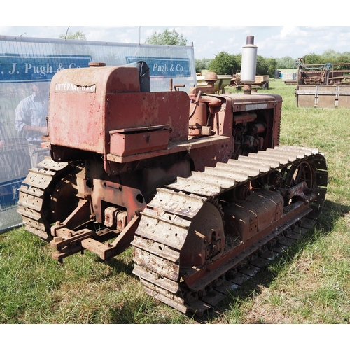 197 - International TD9 crawler. Runs and drives. S/n. B2952/T7