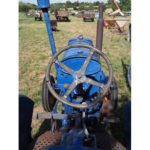 198 - Fordson Major E27N tractor. Runs and drives. Petrol paraffin. Low top gear. Reg. GNX 496. V5 in offi... 