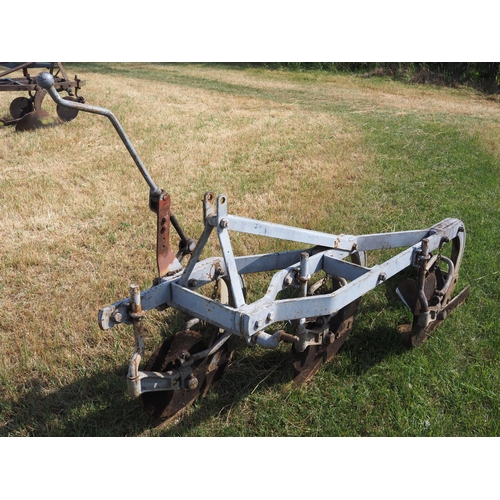 222 - Massey Ferguson 3 furrow plough